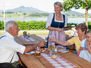 Terrasse bei Maucher's Restaurant in Hopfen am See in Füssen